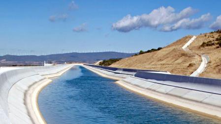 Canal de Navarra, a su paso por la Zona Media.