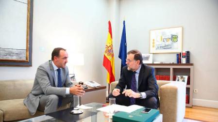 Rajoy se compromete con Esparza a hacer el tramo Villafranca-Olite del TAV