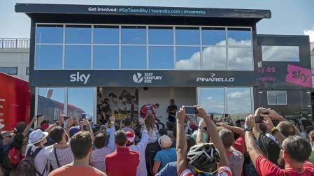 Imágenes del paso de La Vuelta por el Circuito de los Arcos