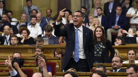 El Parlament acuerda tramitar la Ley de Referéndum en medio de una gran bronca