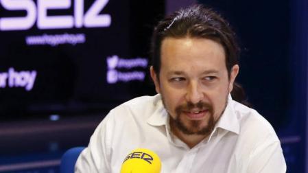 Iglesias cree que la diputada que retiró las banderas de España debe pedir perdón