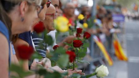 El lema 'No tinc por' preside la manifestación por los atentados en Cataluña