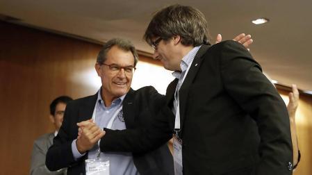 Puigdemont dice que ley referéndum "sigue vigente" pese a suspensión del TCD