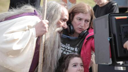 Ana Murugarren, a la derecha, durante el rodaje de la película.
