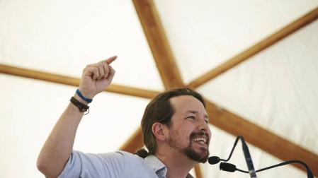 Iglesias grita "Viva Cataluña libre y soberana" y llama a ERC y PSOE a echar al PP