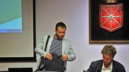 Leoz lleva al Parlamento Oncineda entre críticas por su uso político