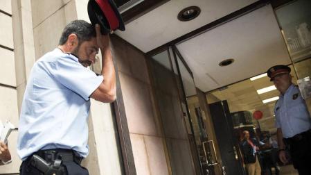 La Fiscalía ordena a los Mossos "requisar las urnas" y evitar el 1-O