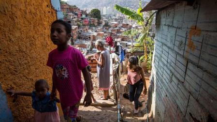 La muerte de niña reabre debate sobre extrema pobreza en Bolivia