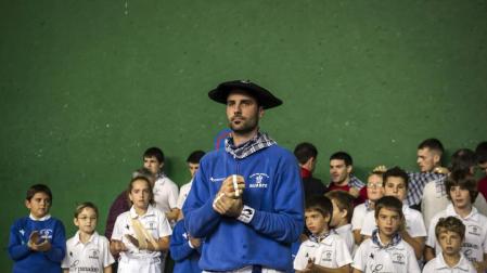 Yoldi se lleva el cariño de todo Huarte
