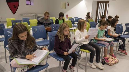 Alumnos de la escuela de música Julián Romano de Estella, este lunes en sus primeros días del nuevo periodo lectivo.