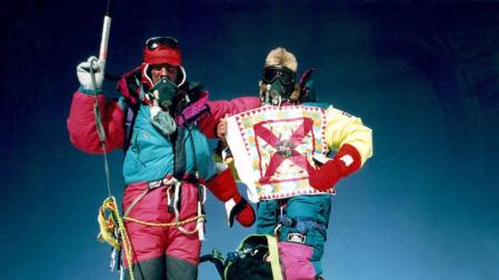 25 años de una foto histórica: la primera cumbre foral del Everest