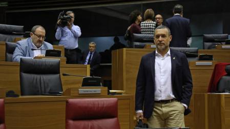 Laparra no descarta ahora subir la ayuda a las viudas hasta el SMI