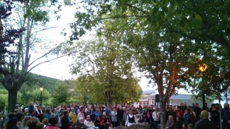 Decenas de personas se dieron cita en el acto anual de recuerdo a los vecinos fusilados de Aoiz y Lónguida.