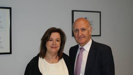La decana del Colegio de Psicología de Navarra, Rosa Ramos; y el investigador de la Universidad Complutenses Antonio Cano Vindel.