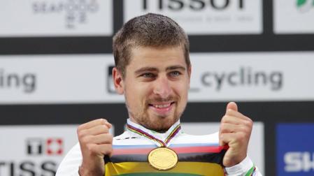 Sagan hace historia con su tercer maillot arco iris consecutivo