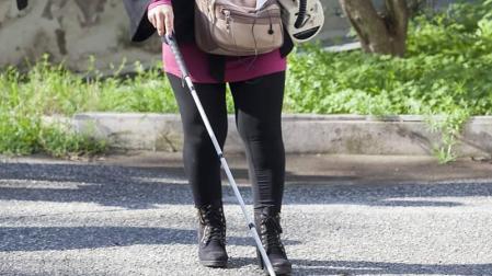 Una mujer se hace pasar por ciega 28 años para no saludar a los vecinos