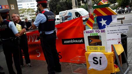 La Fiscalía ordena a los Mossos precintar los colegios designados pare el 1-O