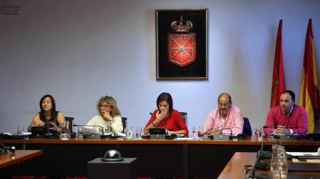 Azagra pide en el Parlamento que se ponga fecha al nuevo instituto