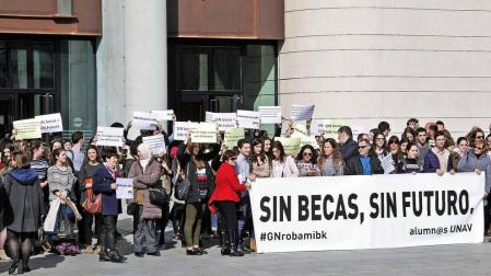 Educación publica por fin las becas y los afectados preparan ya recursos