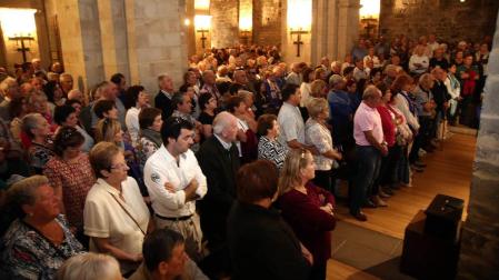 Cientos de devotos acuden a San Miguel de Aralar con motivo de su festividad