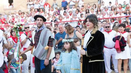 De todos los que se celebran en la Ribera, el Paloteado de Cortes es el que cuenta con mayor arraigo histórico con unos orígenes que se remontan a finales del siglo XIX.