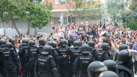Seis jueces investigan la actuación de los Mossos por no impedir la votación