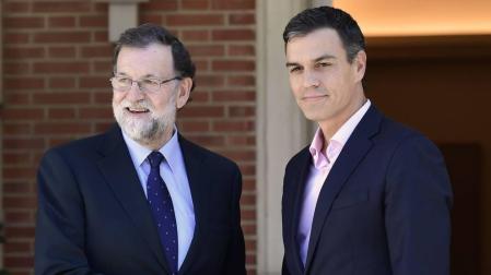 Rajoy recibe a Sánchez en Moncloa para analizar la situación tras el 1-O