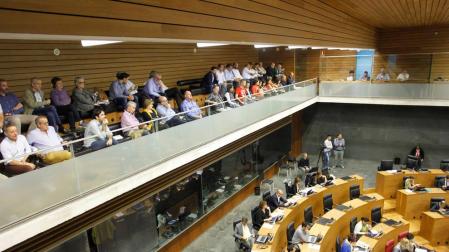 El Parlamento insta al Gobierno a poner en marcha Canal y TAV de forma “inmediata”