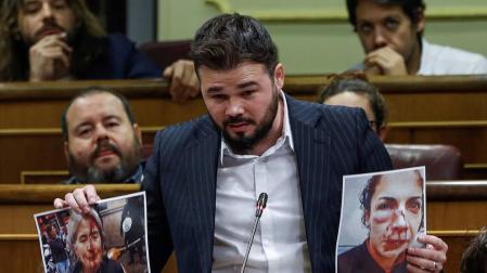 Rufián llama a los policías desplegados en Cataluña "salvajes que apalean"