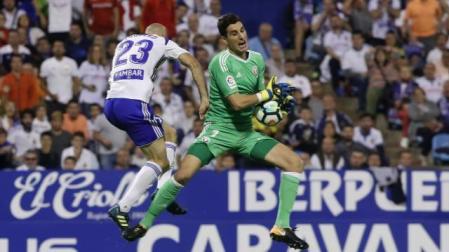 Osasuna mantiene el liderato tras un trabajado empate en Zaragoza