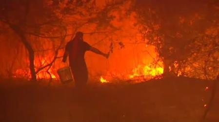 El fuego devora el centro de Vigo