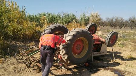 Muere un hombre de 76 años atrapado por un tractor en Cascante