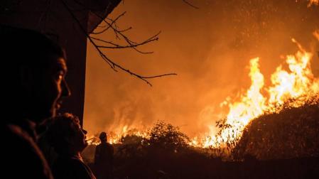 Una cuarta persona muere en los incendios de Galicia