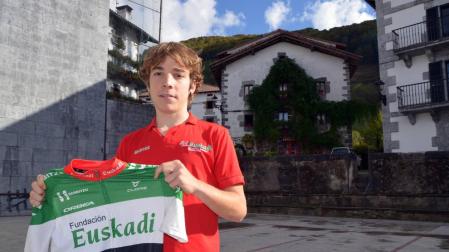 Azurmendi: “Mikel Nieve es mi referente en la bici”