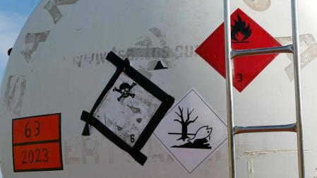 Dos millones de toneladas de mercancías peligrosas atraviesan Navarra al año