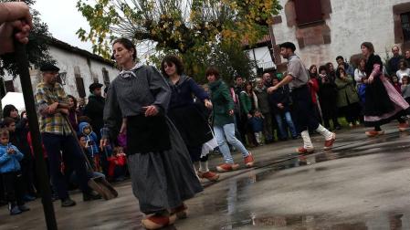 Arizkun celebra el día en honor a la sidra el 'Kirikoketa Eguna'. La palabra "Kirikoketa" proviene del instrumento que se tocaba al finalizar el prensado de manzanas para la producción de sidra.