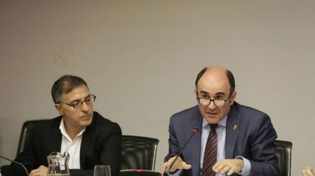 Ayerdi muestra su enfado con el ministro de Fomento por el TAV