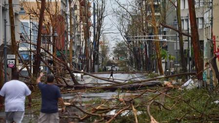 El huracán María baja a categoría 4 pero sigue peligroso en Puerto Rico