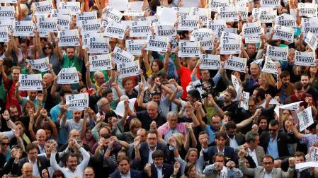 Puigdemont, ante el Pleno de mañana, intensifica las reuniones con el independentismo