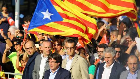 Miles de manifestantes salen a la calle en Barcelona
