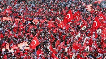 Clamor en Turquía contra el golpe de Estado y contra los autoritarismos