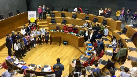 Navarro Villoslada gana el torneo de debate de Bachillerato de la UPNA