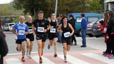 Víctor Madejon y Aitana Gil se han impuesto en la carrera disputada el sábado 28 de octubre en Uharte Arakil.