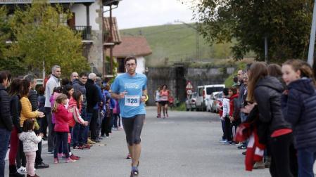 Víctor Madejon y Aitana Gil se han impuesto en la carrera disputada el sábado 28 de octubre en Uharte Arakil.