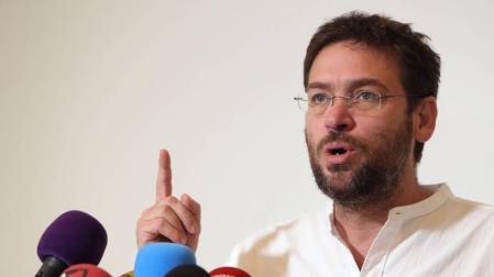 Podem acusa a Pablo Iglesias de actuar como Rajoy con el 155 y rechaza la consulta
