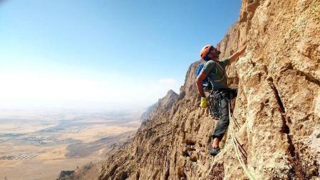 Urtasun descubre Irán como territorio para la escalada