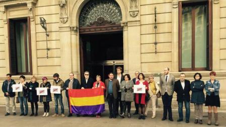 Protesta de parlamentarios en Pamplona contra el ingreso en prisión de exconsellers