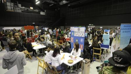 Tafalla reúne a más de 400 jóvenes en la Feria de Empresas Simuladas