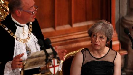 May acusa a Putin de "entrometerse y apoyar ataques cibernéticos"