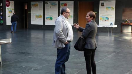 La oposición sostiene que las clases medias están pagando la reforma fiscal en Navarra